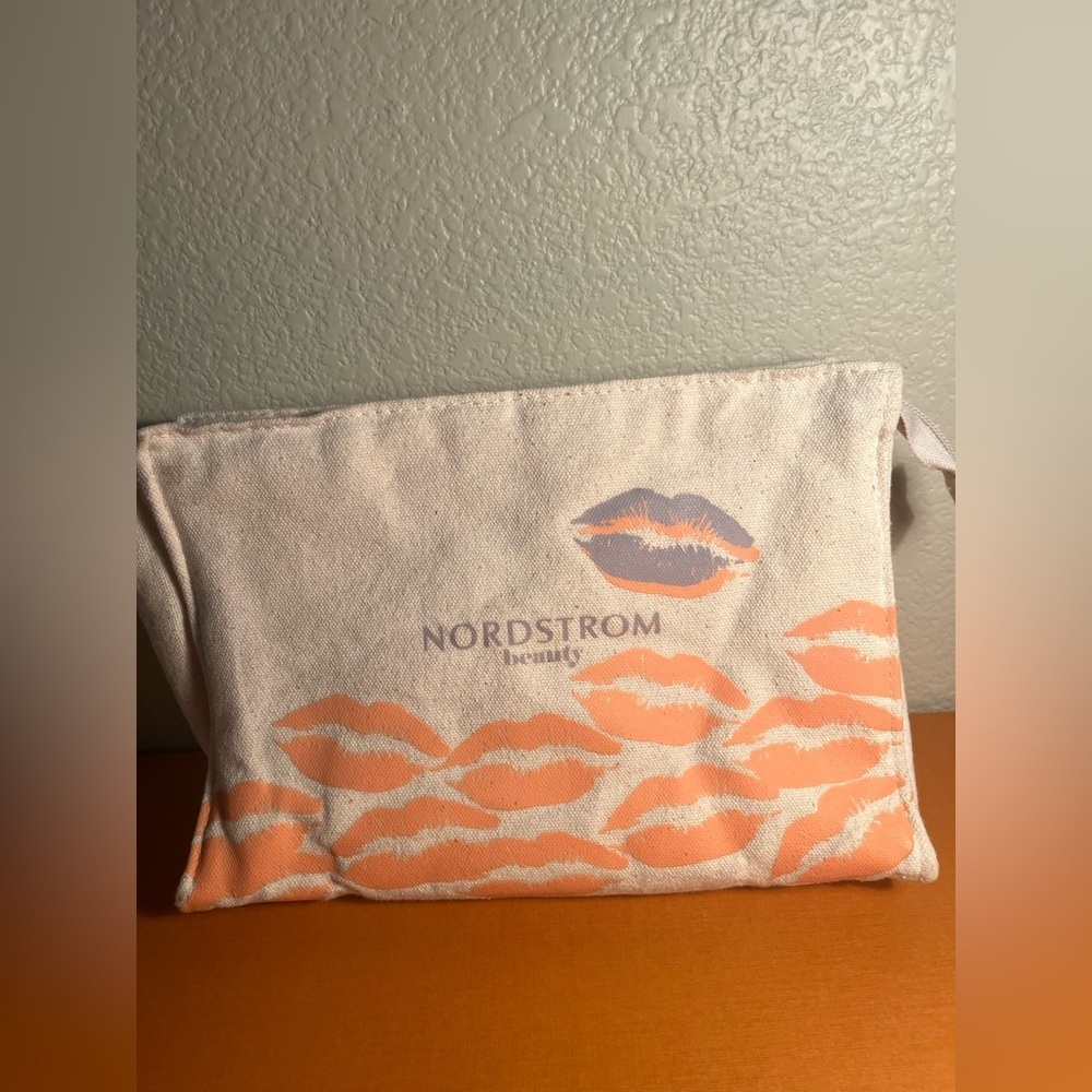 Nordstrom Beauty Cream and Orange canvas makeup Bag🎀🎀🎀🎀🎀🎀🎀🎀